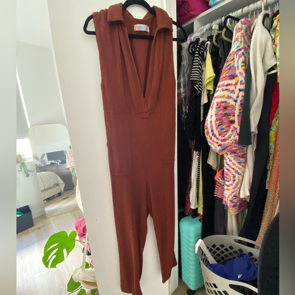 Sleeveless Ribbed V-Neck Jumpsuit in Rust